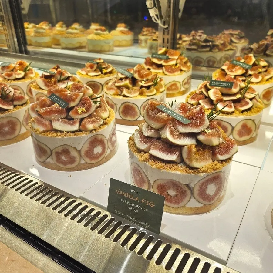 Siznique Mango Tower Cake Mini