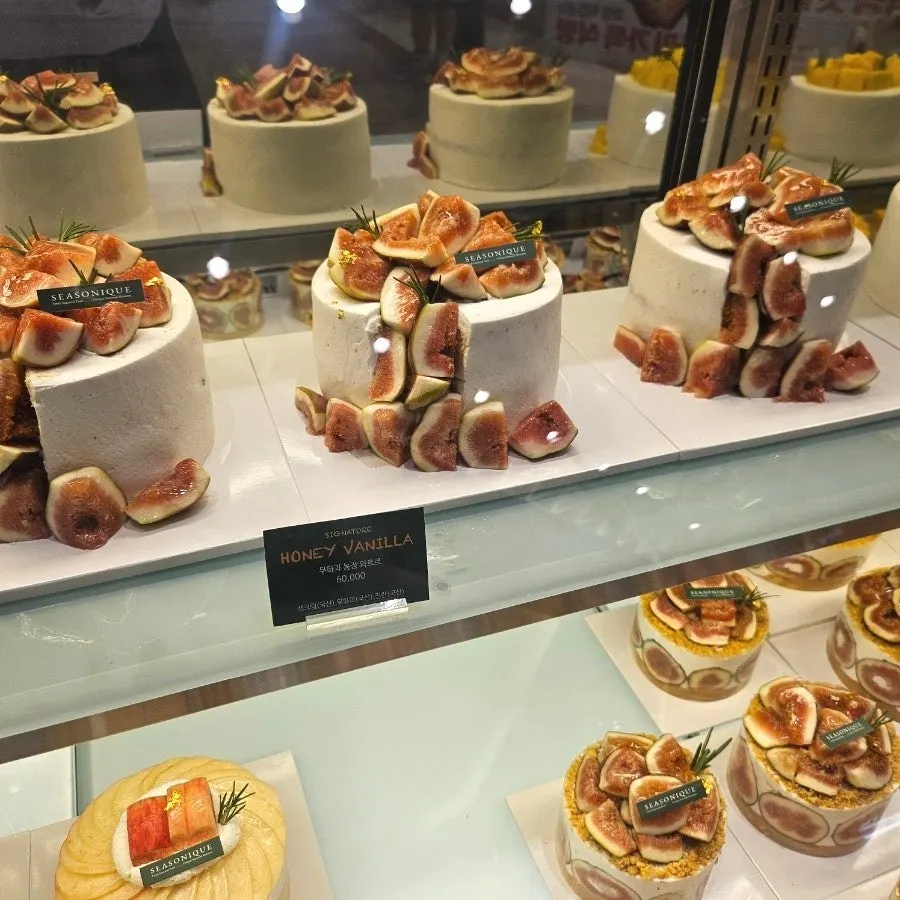 Honey Vanilla Fig No.1 cake piled high with figs