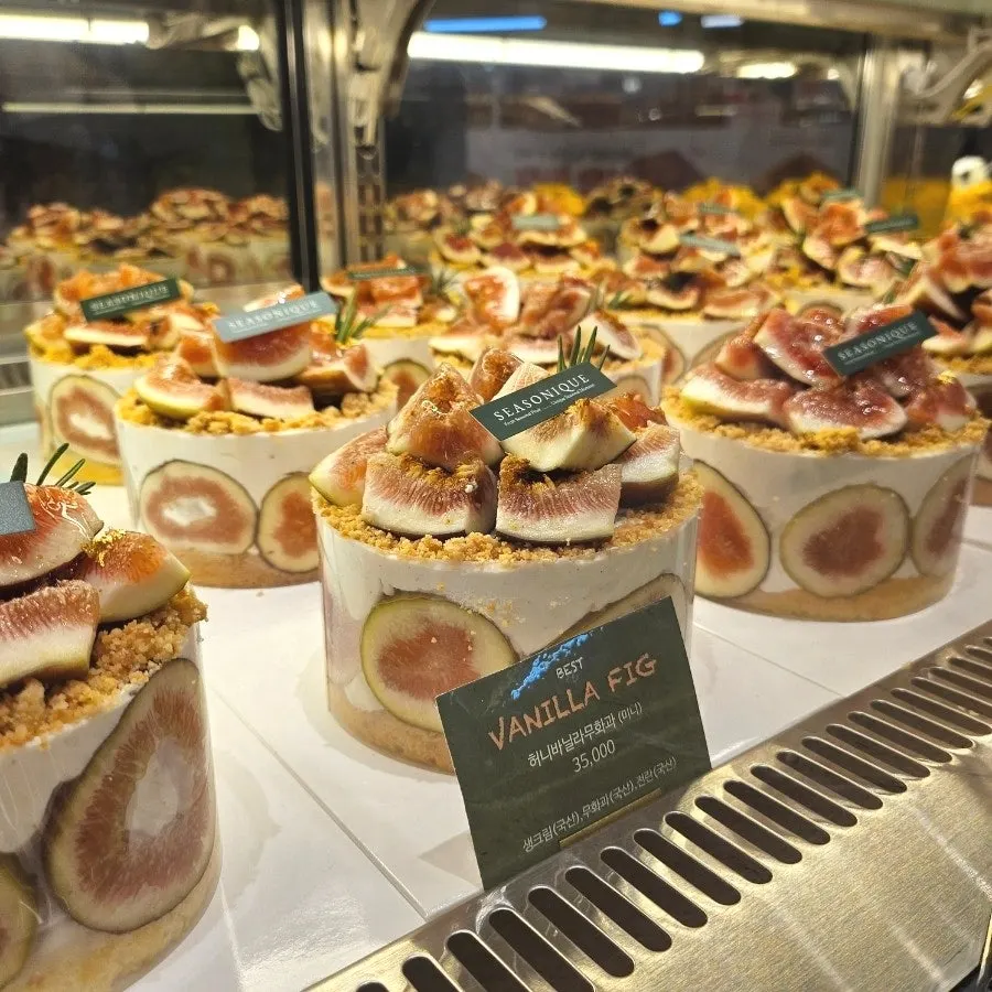 Fig Farm Warreu cake with figs spilling out