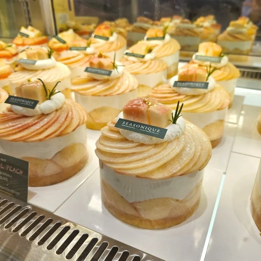Floral Peach cake decorated with peach arranged like flowers