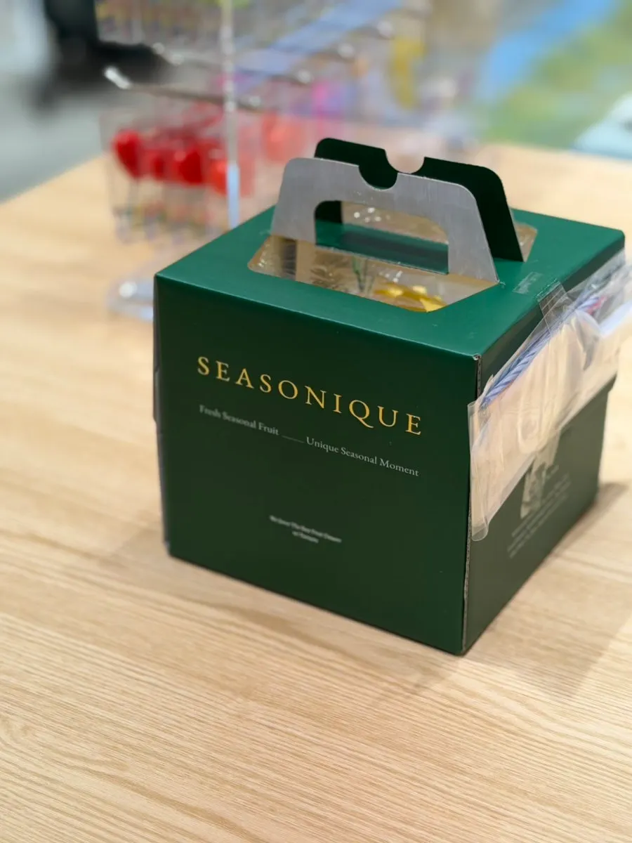 Packaged Sijeunikeu cake box