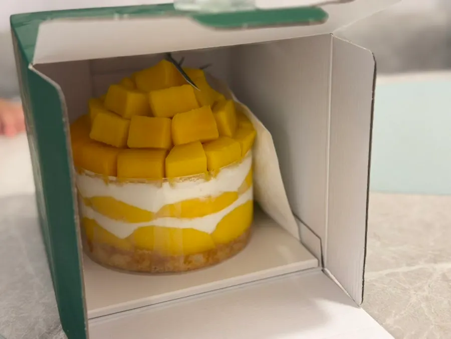 Cake packaged together with a basic candle