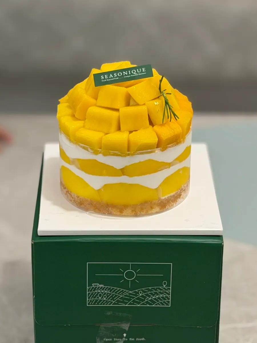 Mini mango cake opened up at home