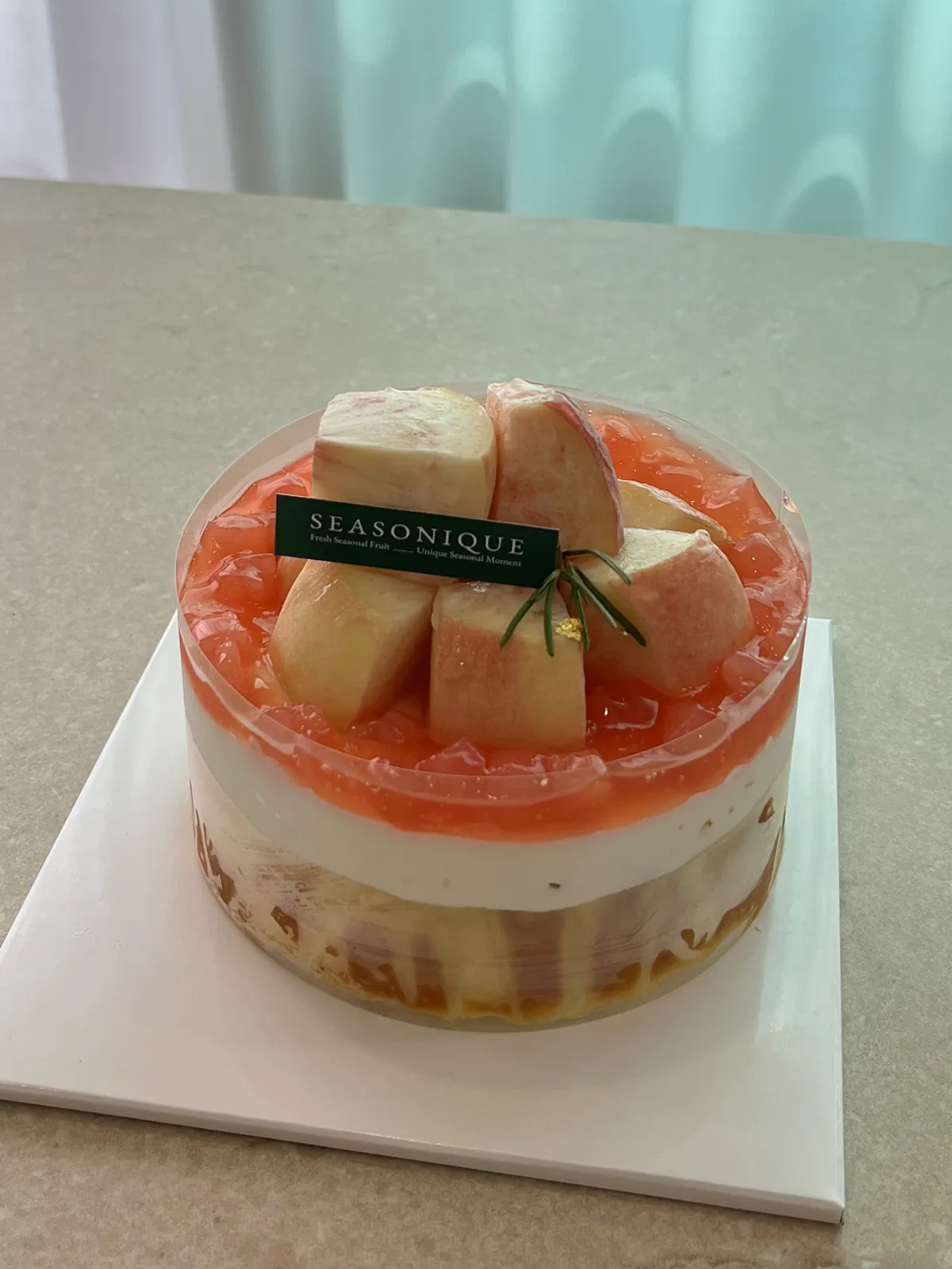 Main image of a cake from Sijeunikeu Shinsegae Department Store Centum City Branch
