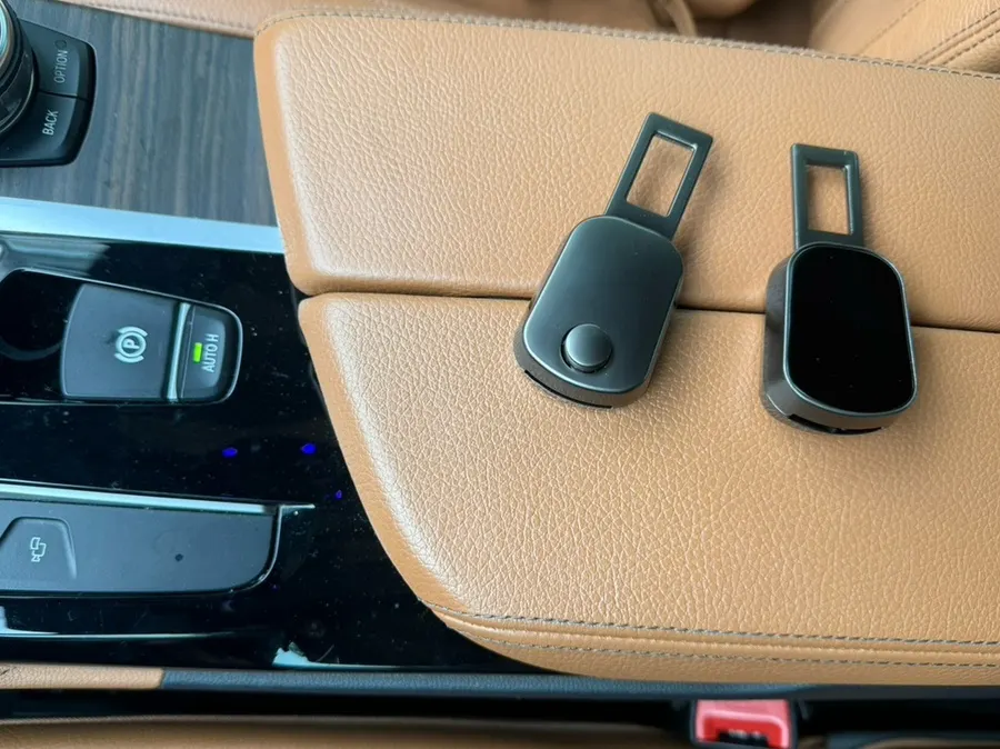 Seat belt clip used in a BMW