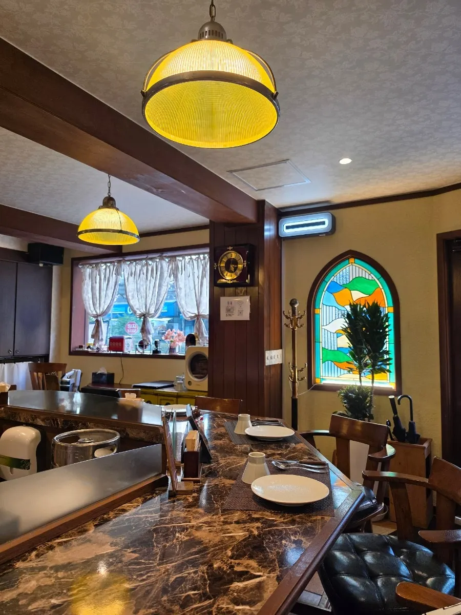 Interior atmosphere of Sekaro Steak Songpa Main Branch