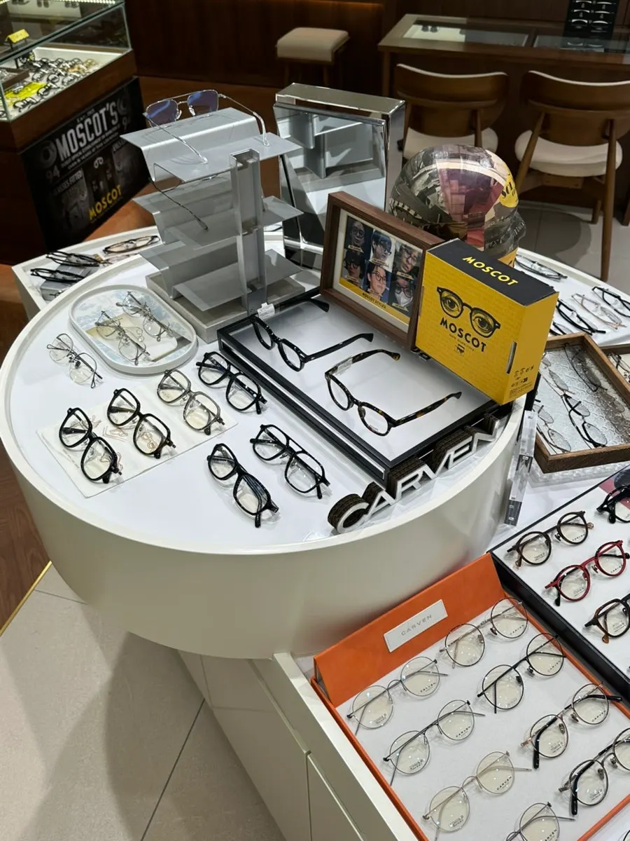 해외 명품 브랜드 선글라스 코너