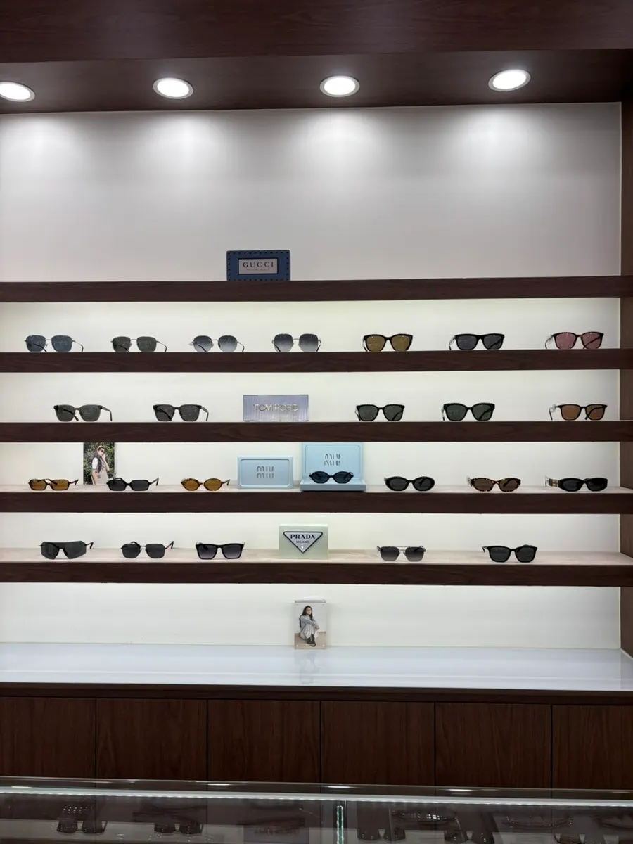 Department store brand frame corner