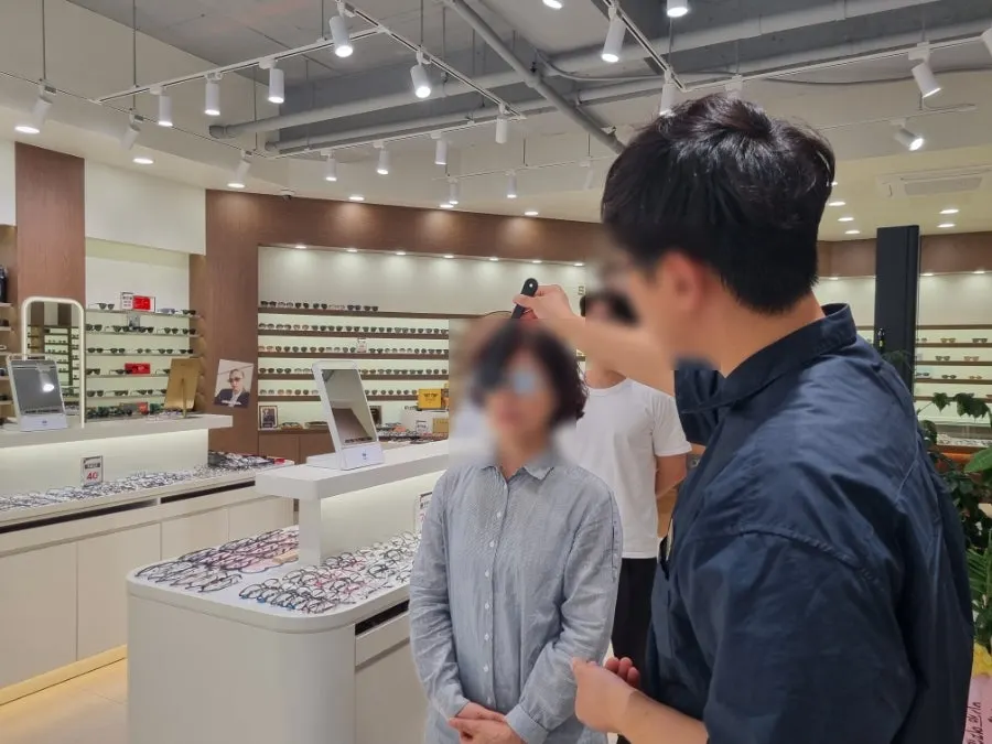 Discount signage for progressive lenses
