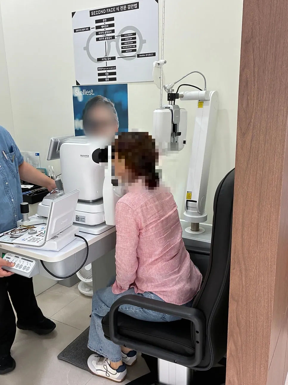 검사 순서가 정리된 검사실 안내판