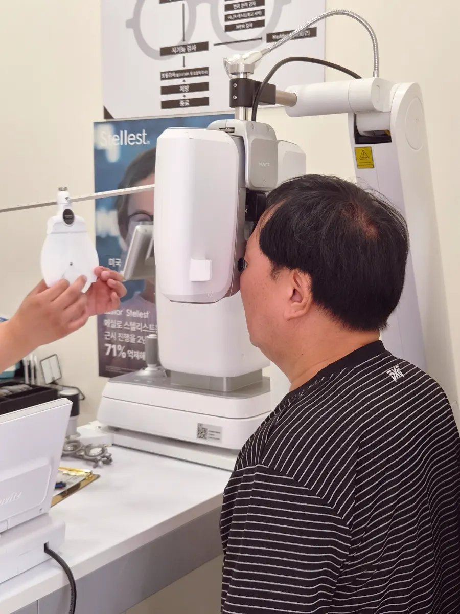 Receiving consultation on the eye exam results
