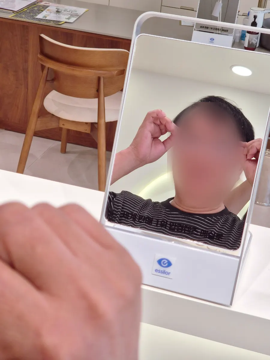 Fitting a frame to match his face shape