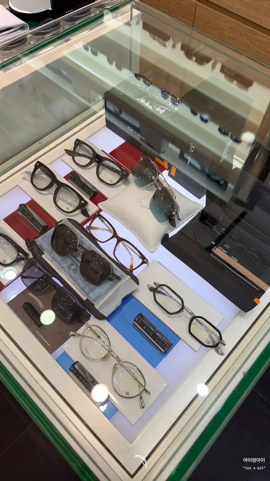 Fitting glasses to the curves of a customer's face