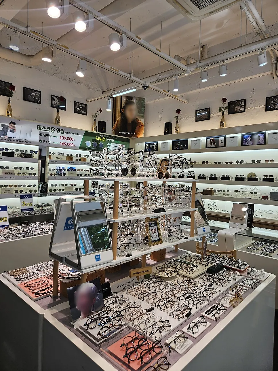 Entrance view of the eyewear shop on Jwadong-sunhwan-ro