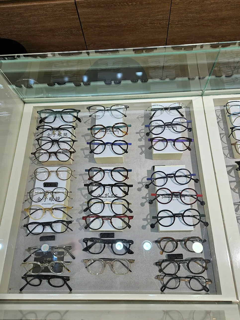 Display shelf holding Kame Mannen frames