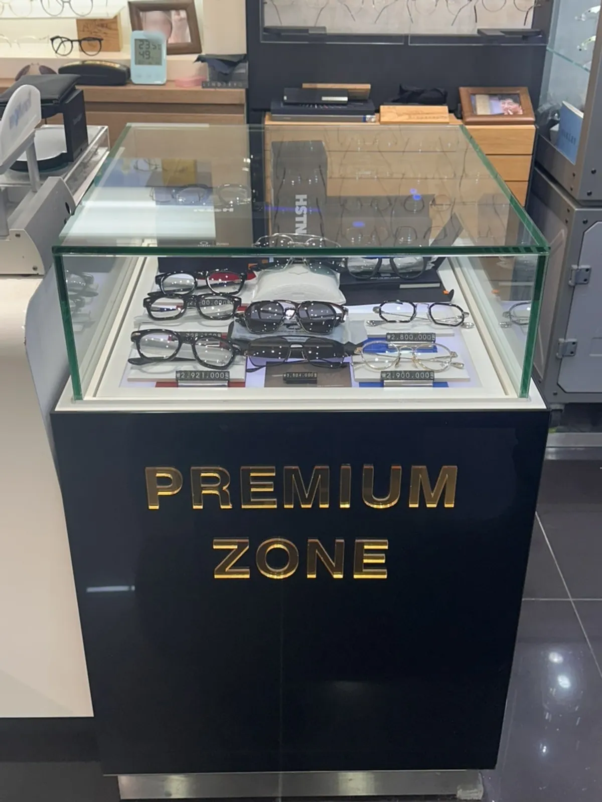 Display corner for Oakley sports sunglasses
