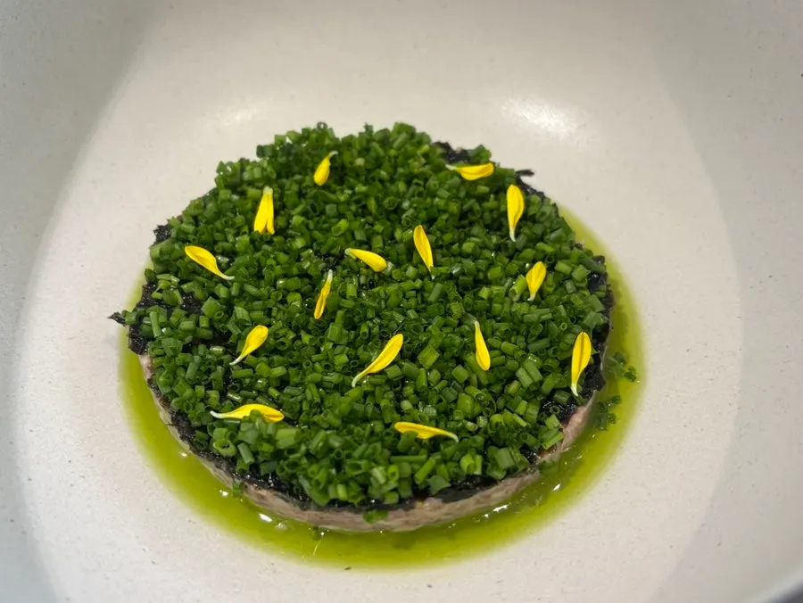 Sedici beef tartare topped with chopped scallions