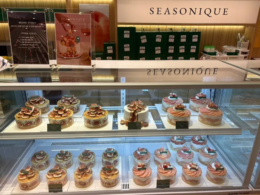 Close-up of a Sijeunikeu fruit cake's visual