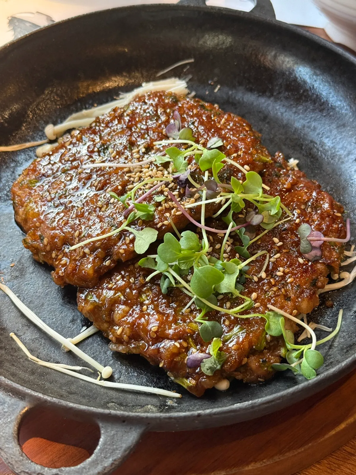 Close-up of the glossy sauce on the tteokgalbi