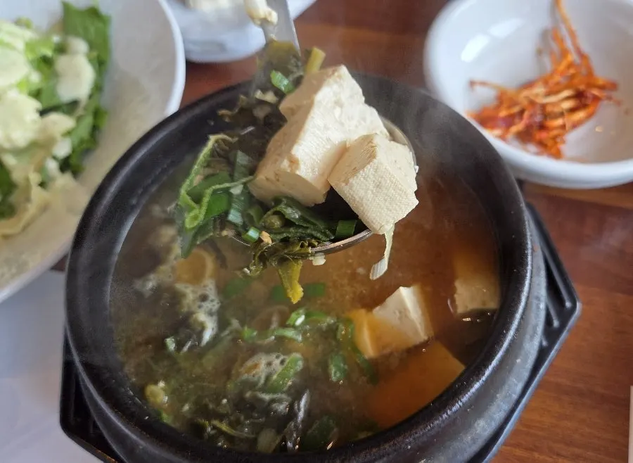 밥꽃한상 곤약 잡채와 샐러드