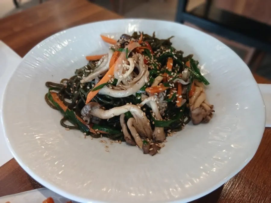 야채전과 마늘쫑 양념장