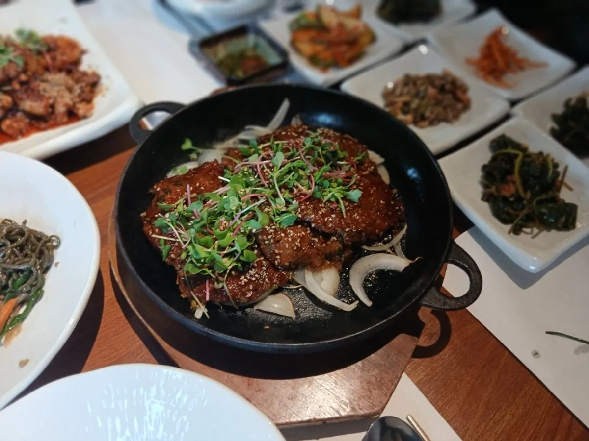 파래곤약잡채 등 밥꽃 특정식 반찬 접시
