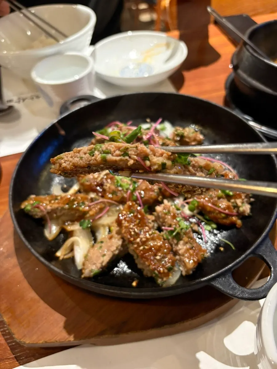 가위로 자른 떡갈비 단면