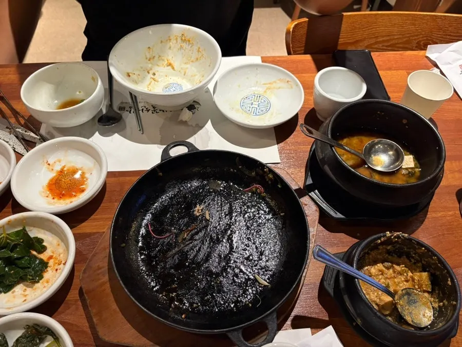강된장에 반만 비빈 밥 한 그릇