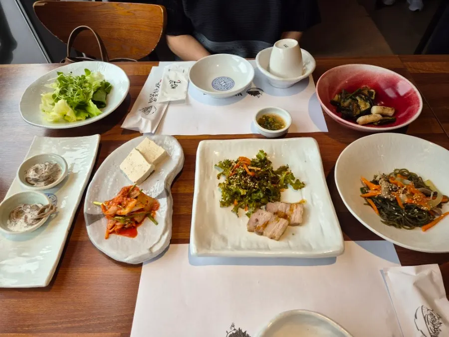 밥꽃특선 밑반찬 한 상