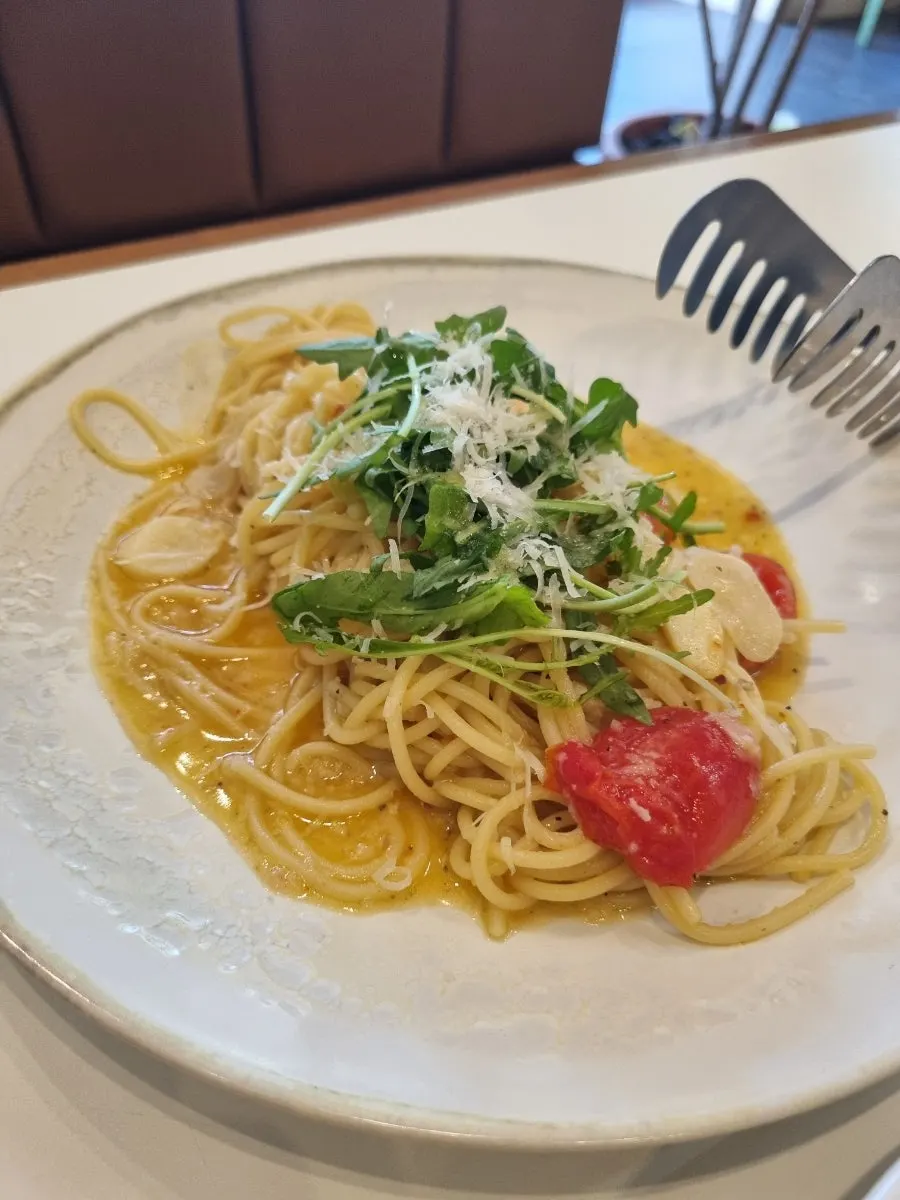 Aglio olio pasta at Olivus Compagno