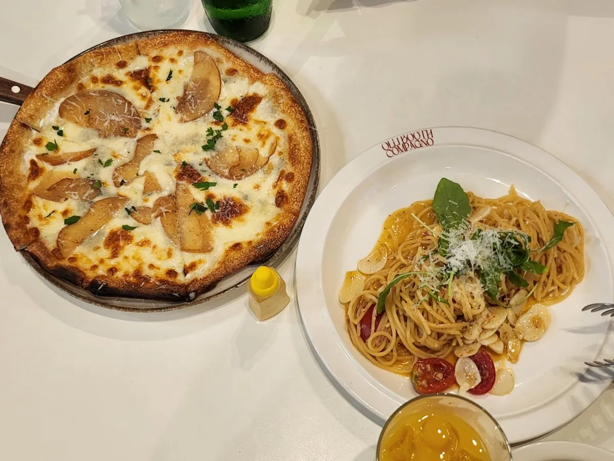 Full spread of the two-person set at Olivus Compagno Sejong Boram Branch