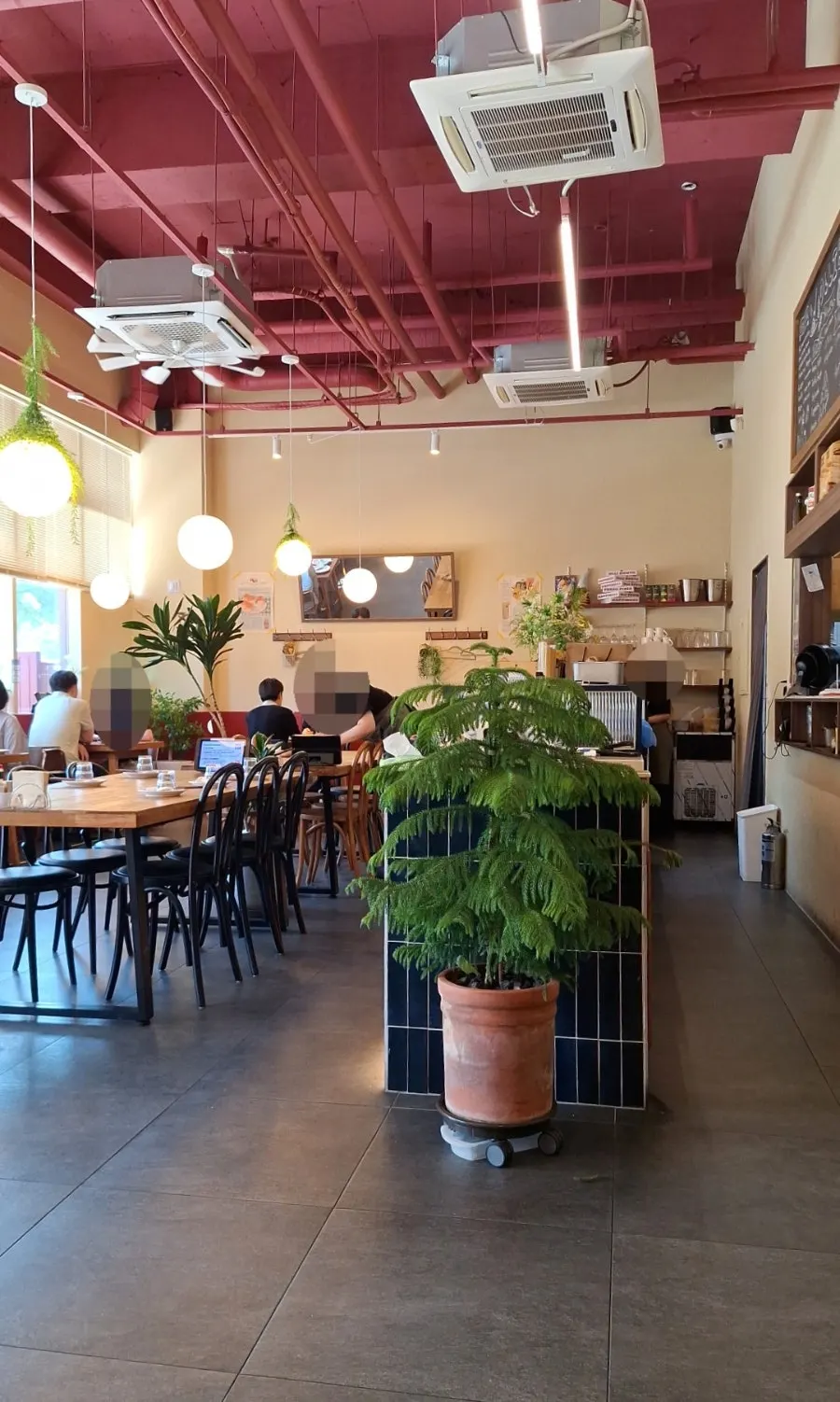 Warm-mood interior of Olivus Compagno