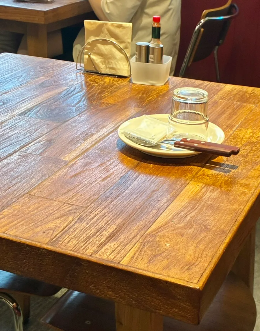 Table at Olivus Compagno Boram after finishing the meal