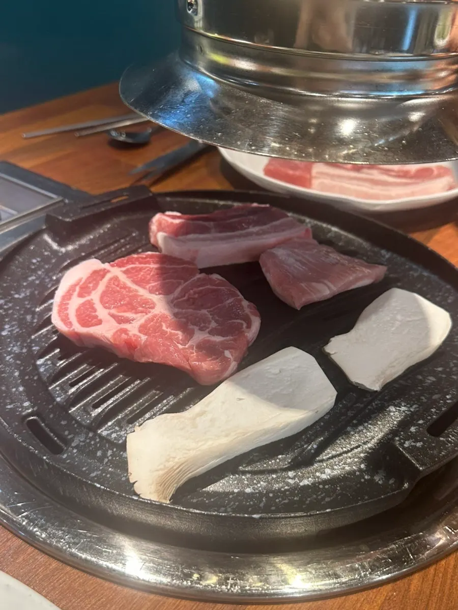 Pork half-set 500g served with mushrooms