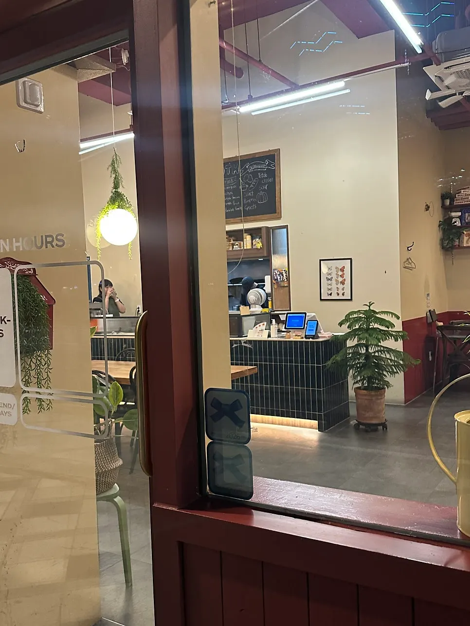 올리부스 꼼파뇨 보람점 내부 좌석과 조명