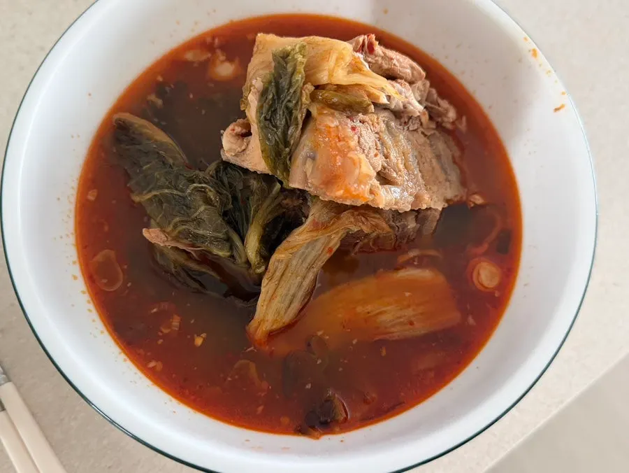 Three servings of pork bone soup boiling at home