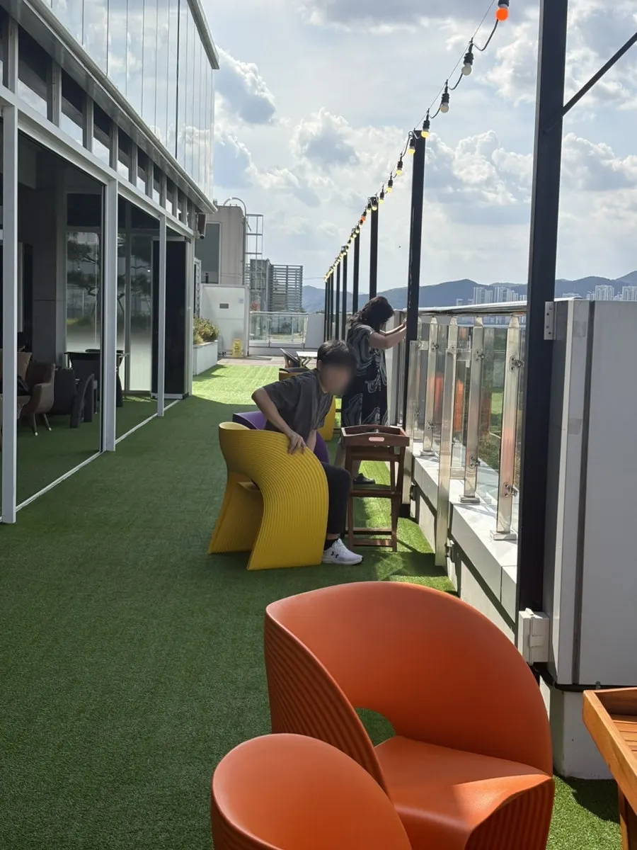 Apere's separate group seating area