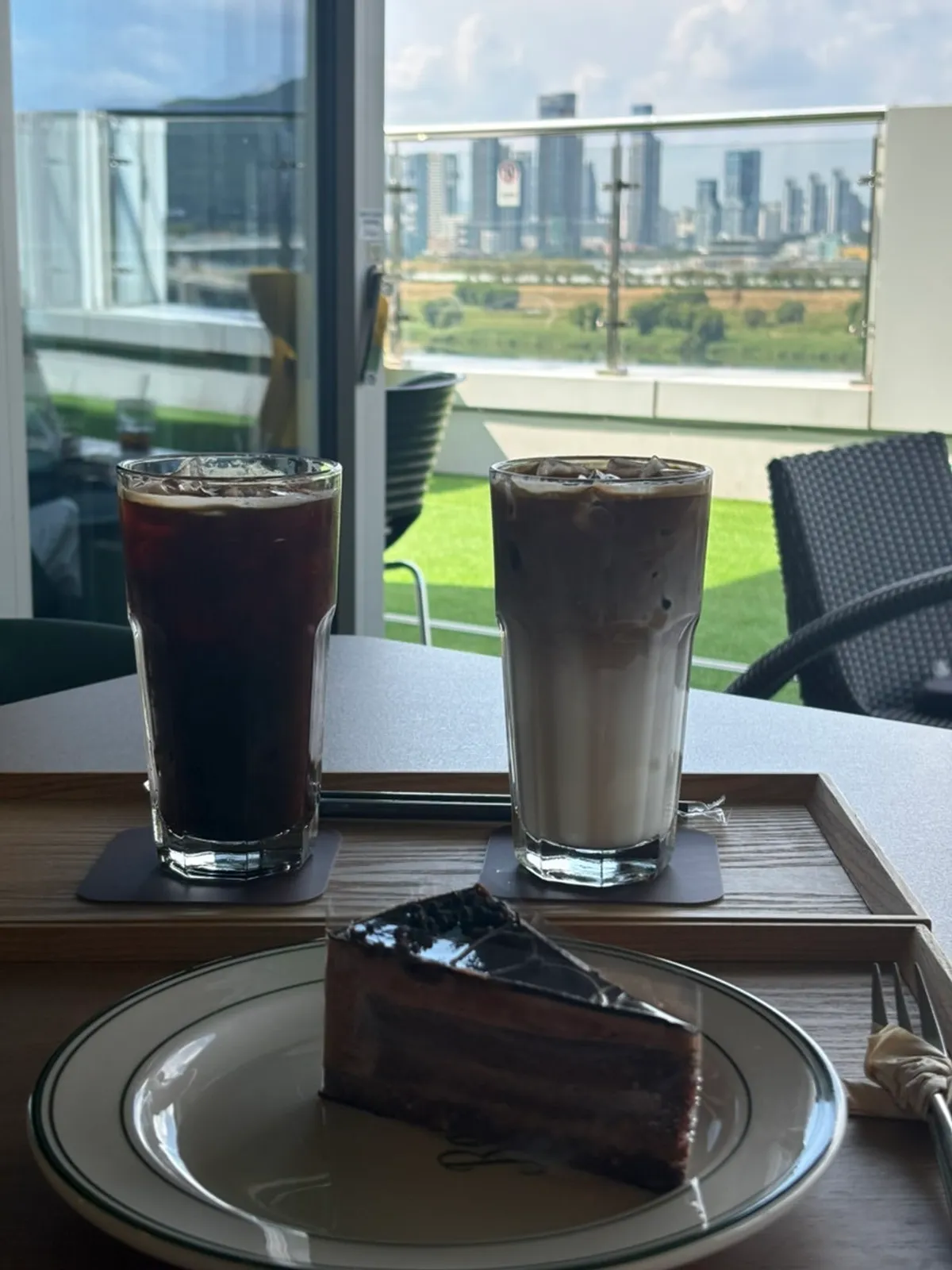 A café seat at Apere with the Geumgang River view