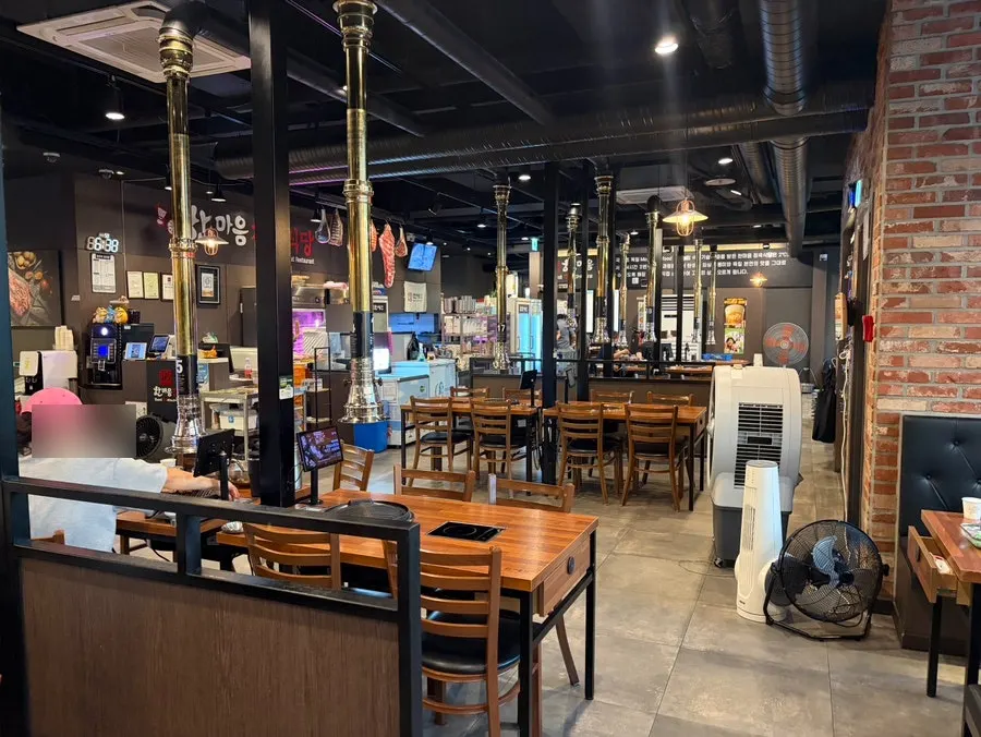 Interior of Hanmaeum Jeongyuk Sikdang Sejong Daepyeong Branch
