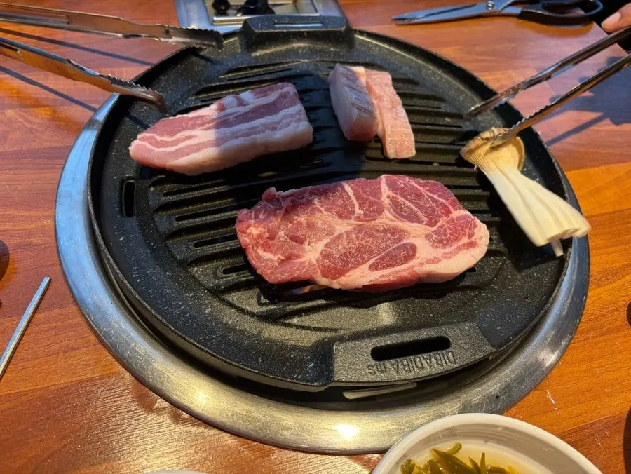 Self-service-bar refills for soybean paste stew and side dishes