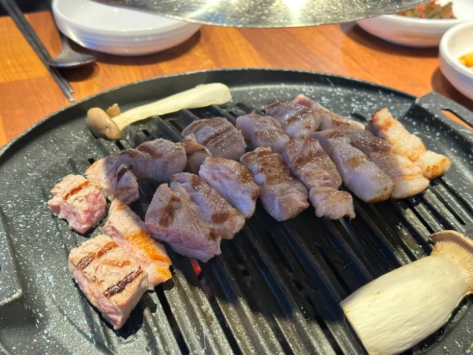 퇴근 후 고기와 곁들인 반주