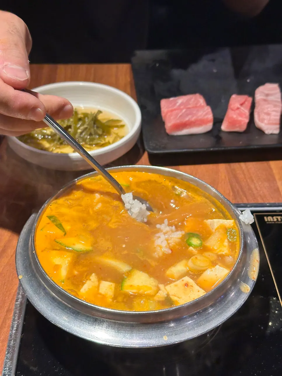 기름장에 곁들여 먹는 고기