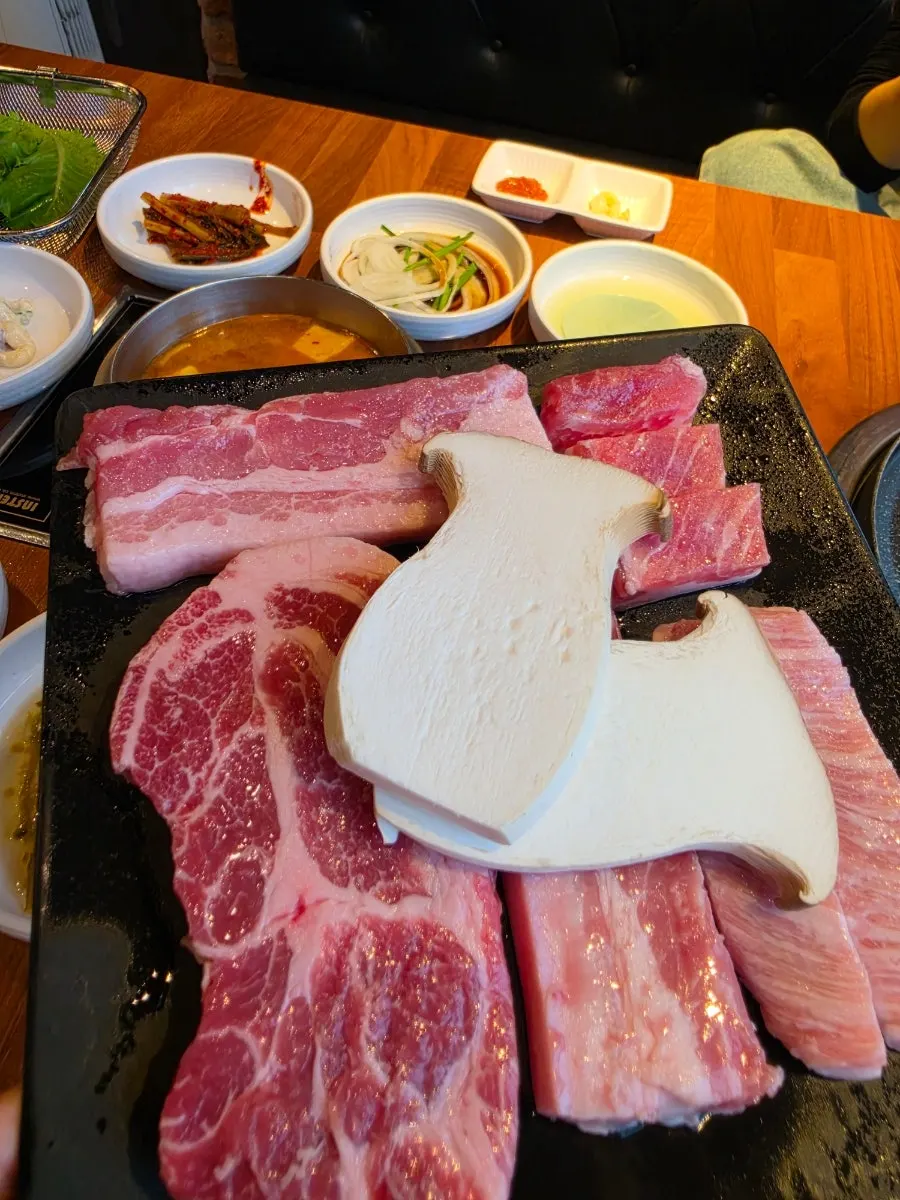 아이와 함께하는 가족 고기 외식