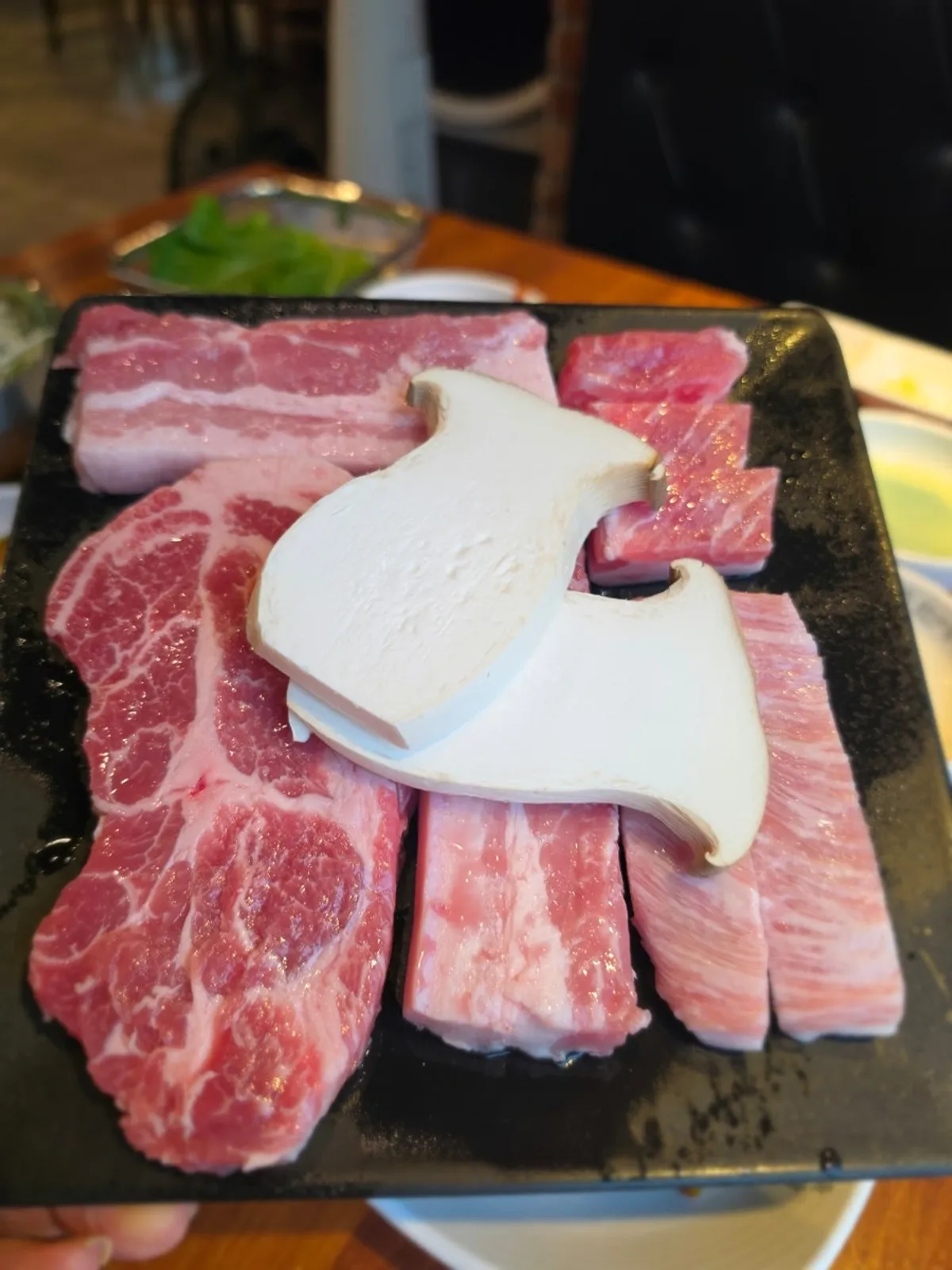 가족 외식으로 주문한 돼지고기 반마리
