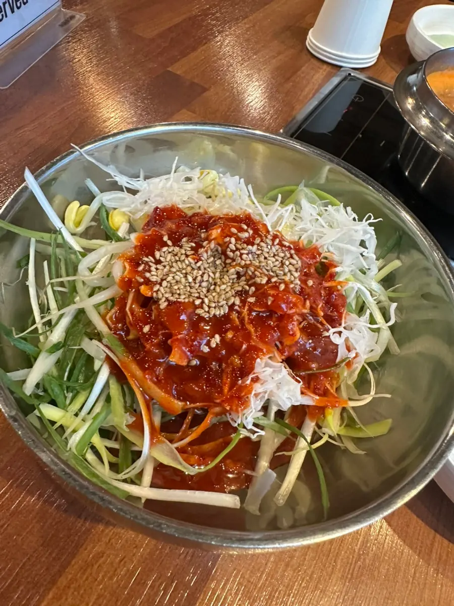 두부와 야채가 든 된장찌개