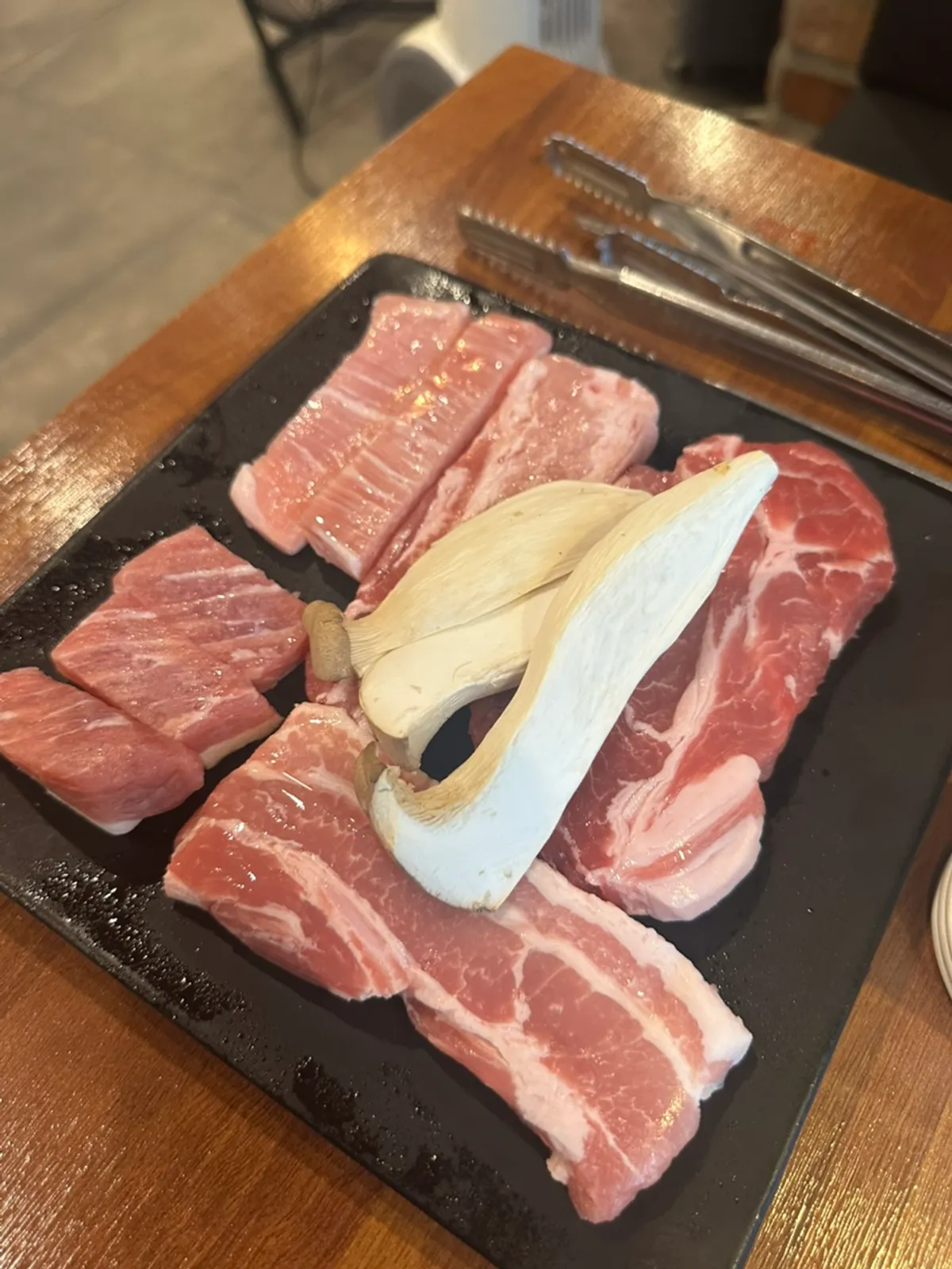 서비스로 나온 쫄면과 파채