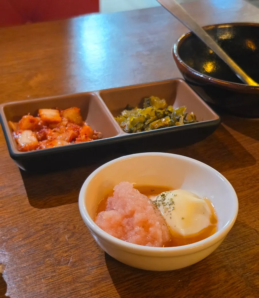 밑반찬으로 나온 명란젓갈과 마요네즈