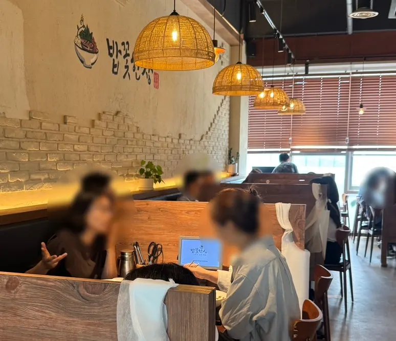 점심시간 만석인 밥꽃한상 홀