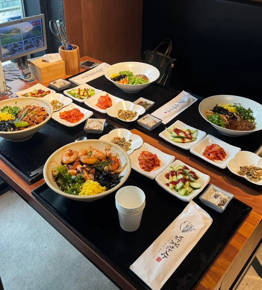 예약 주문으로 바로 차려진 덮밥 한상