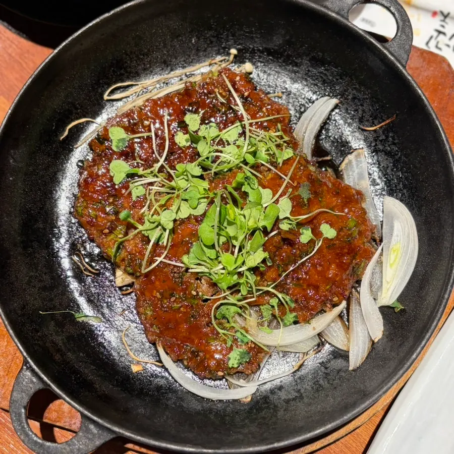 강된장과 나물을 넣어 비빈 비빔밥